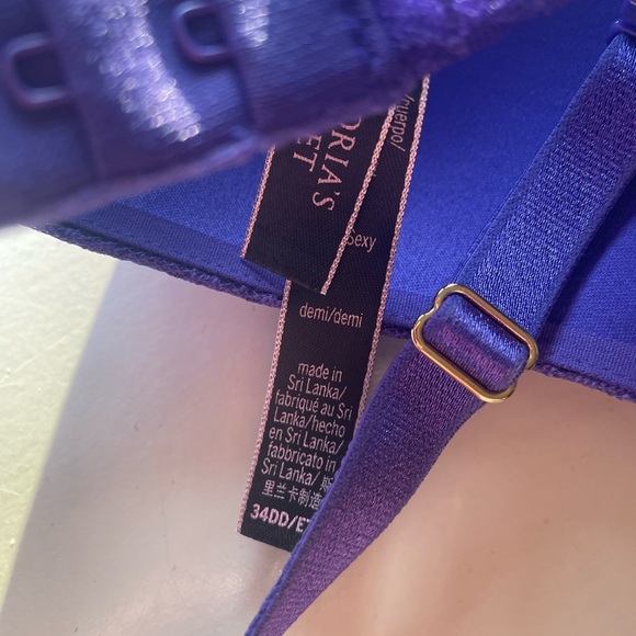 Victoria secret 34DD - Picture 6 of 6